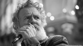 Glen Hansard (en foto de archivo de 2019) murió a los 56 años, tras un accidente de motocicleta.