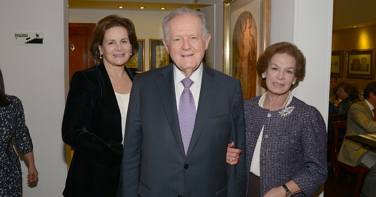 Luz Ángela Sarmiento, Luis Carlos Sarmiento Angulo y Fanny de Sarmiento.