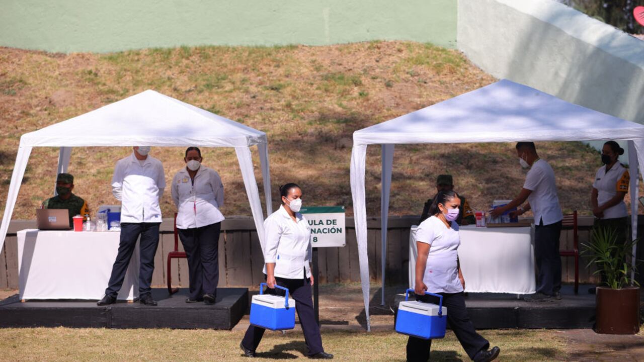 El gobierno determinó que las primeras vacunas estarán destinadas para el personal médico que enfrenta la pandemia y se administrarán en Ciudad de México.