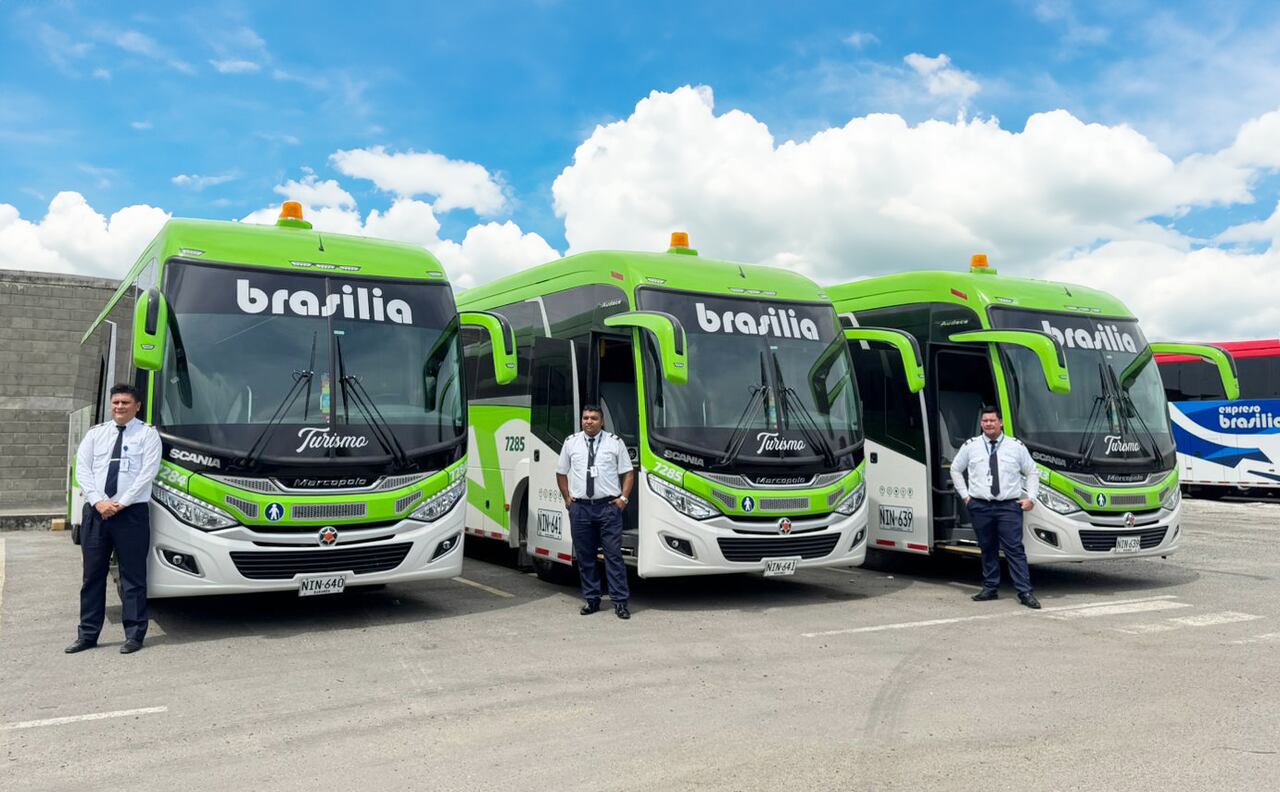 Más de 500 vehículos de la flota están equipados con monitoreo satelital en tiempo real y sistemas inteligentes de asistencia como ADAS.