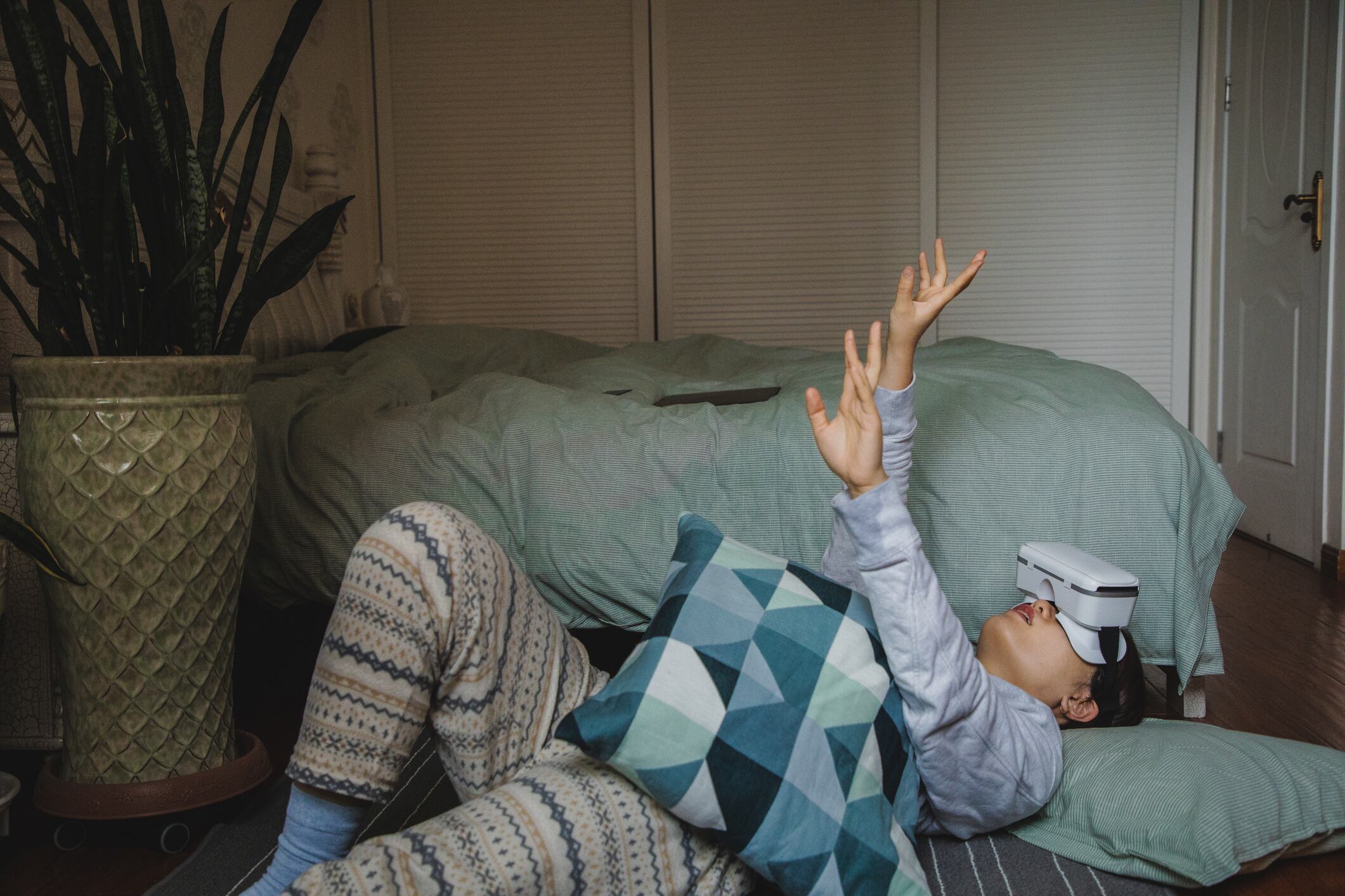 Durante su conversación con Nikhil Kamath, Musk reflexionó sobre la vida como simulación, señalando el avance de Pong a universos digitales hiperrealistas.