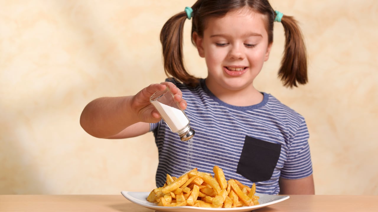 Se estima que 100 gramos de papas fritas contienen más de 500 calorías.