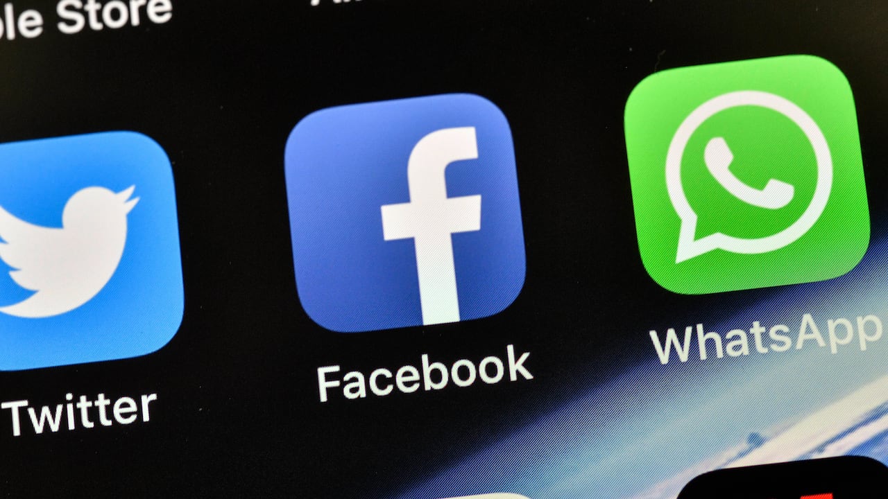 Facebook niega que 360 millones de sus usuarios sean adictos a la plataforma. (AP Photo/Martin Meissner, File)