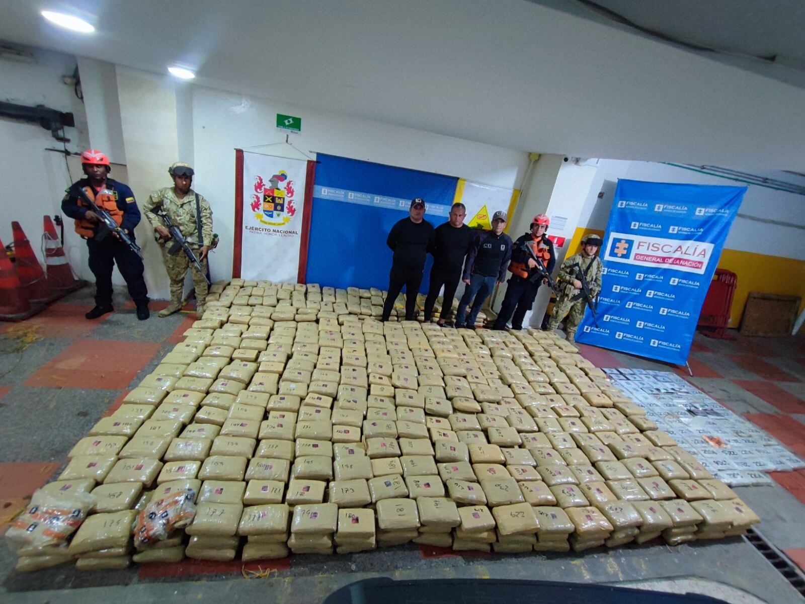 La Armada decomisó una tonelada de marihuana en la Guajira.