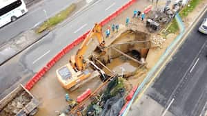 Bogotá tiene dos sistemas de alcantarillado, uno combinado de 1.862,38 kilómetros y uno separado de 8.307,64 kilómetros.