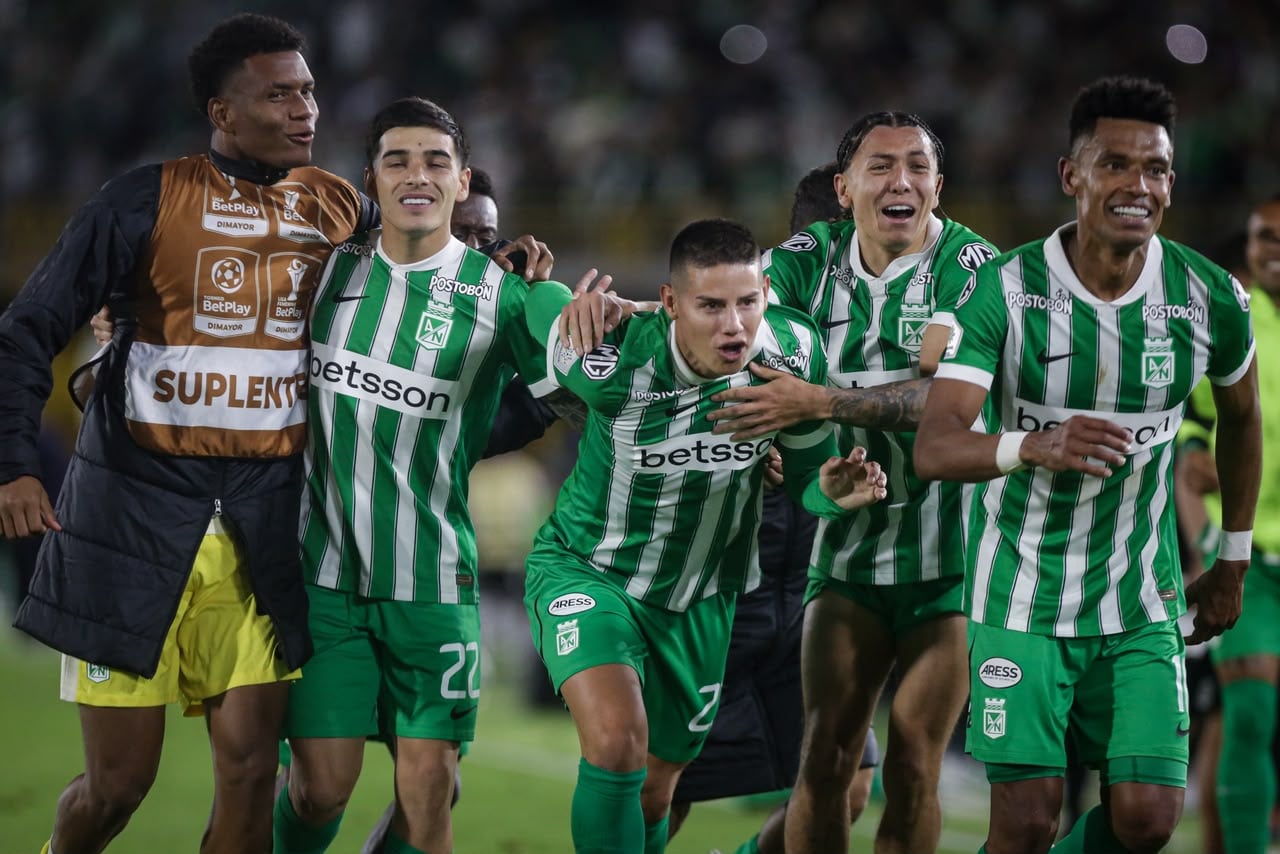 James Rodríguez celebra la victoria de Atlético Nacional ante Internacional de Bogotá