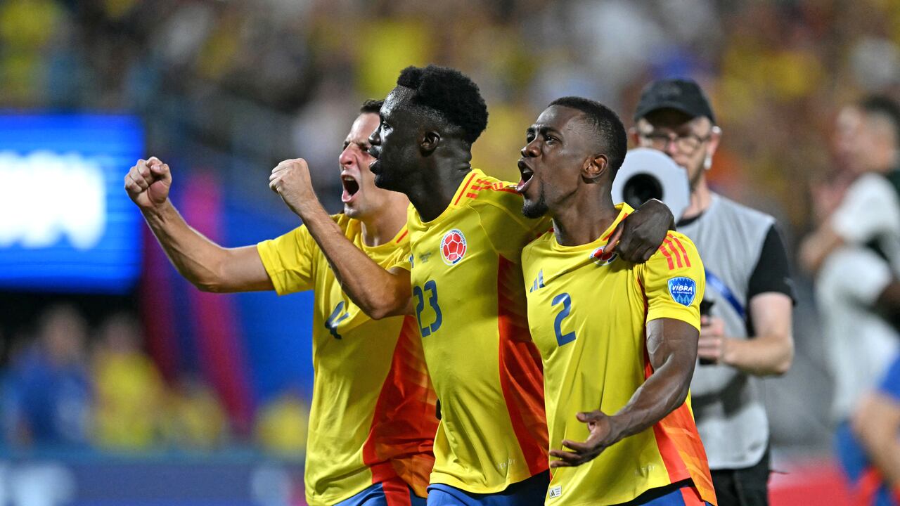 Davinson Sánchez (centro) Carlos Cuesta (derecha) los dos defensas centrales titulares en la Copa América 2024.