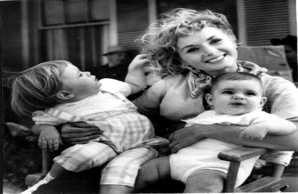 Carrie Fisher, Todd Fisher y Debbie Reynolds.
