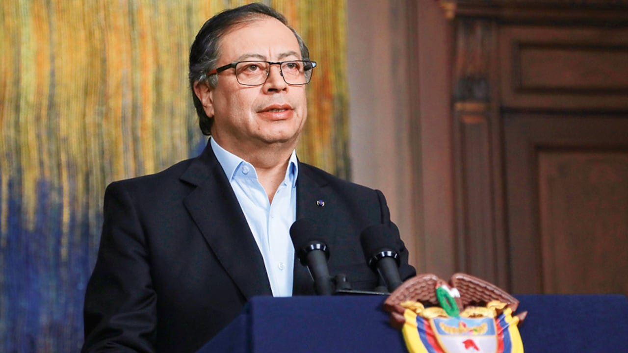 Gustavo Petro prometió ayudar a repatriar el cuerpo de un joven asesinado en El Salvador, pero su madre no ha recibido ni una llamada.