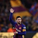En esta foto de archivo del sábado 6 de abril de 2019, Lionel Messi, delantero del Barcelona, agradece al público antes de un partido en el Camp Nou (AP Foto/Manu Fernández, archivo)