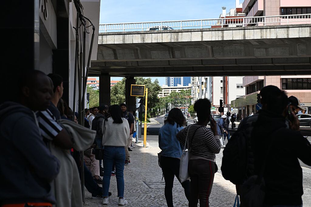 LISBON, PORTUGAL - APRIL 28: Locals are seen waiting for hours for a bus as train stations are closed off while Spain, Portugal and other parts of Europe are hit with widespread power blackouts which lasted 10 hours in Lisbon, Portugal on April 28, 2025. Cellphone networks were cut off and many people were left stranded at airports. (Photo by Stringer/Anadolu via Getty Images)