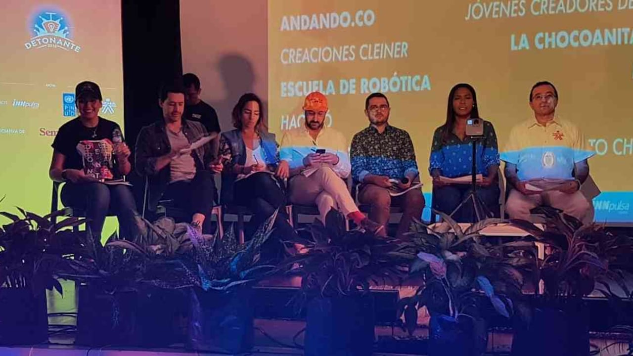 Los jurados escucharon las propuestas de los emprendedores en el marco del Gran Desafío Naranja. Foto: Mauricio Ochoa Suárez