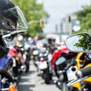 La limpieza regular del casco de moto no solo mejora la higiene, también ayuda a conservar sus materiales y prolongar su vida útil, según fabricantes del sector.