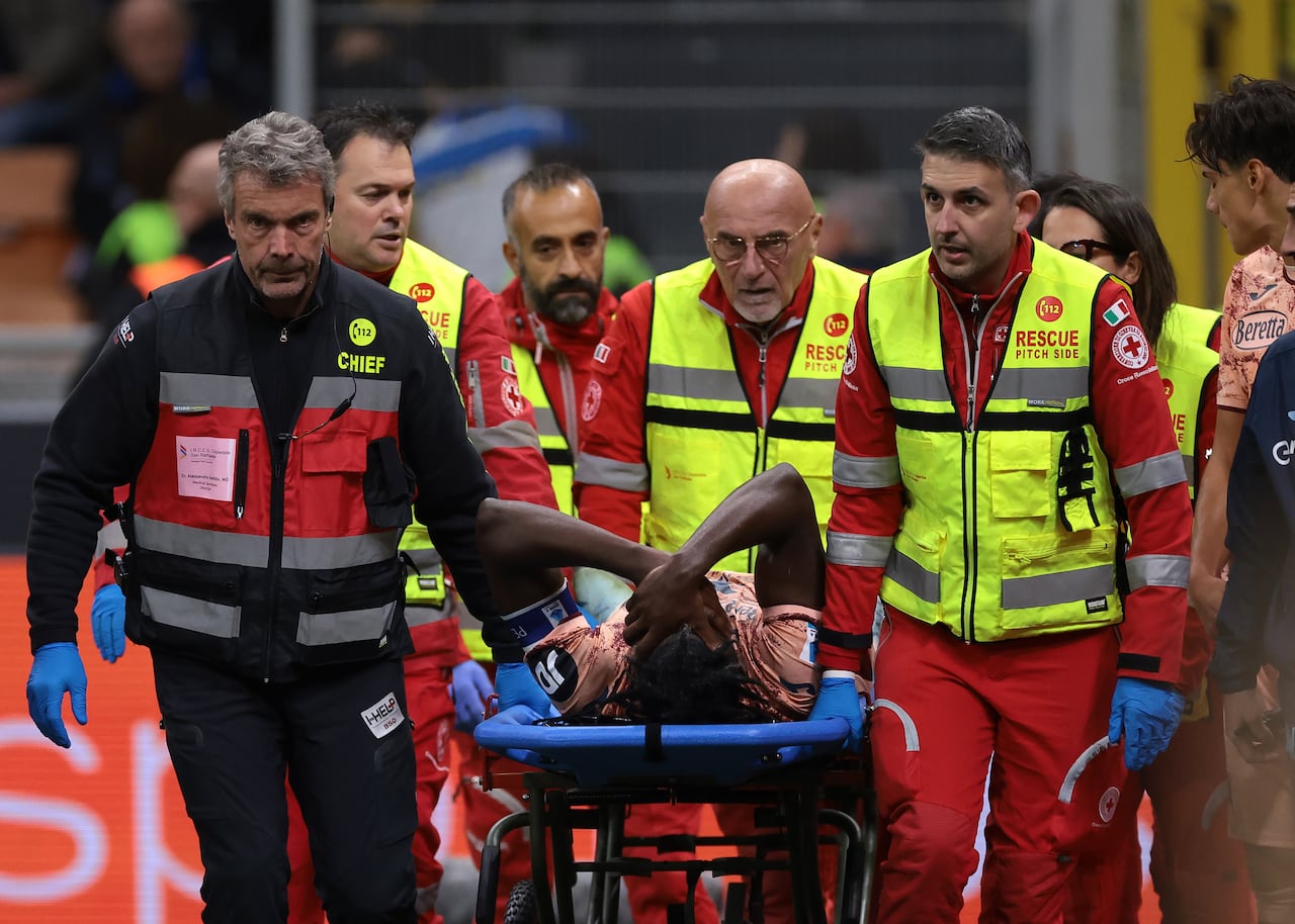 MILAN, ITALY - OCTOBER 05: Duvan Zapata of Torino FC is accompanied away from the field of play on a stretcher by medics after picking up an injury during the Serie A match between FC Internazionale and Torino FC at Stadio Giuseppe Meazza on October 05, 2024 in Milan, Italy. (Photo by Jonathan Moscrop/Getty Images)