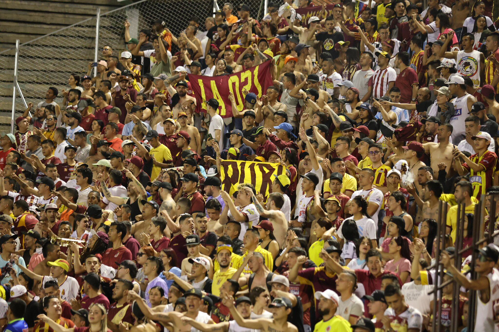 Hinchada del Deportes Tolima.
