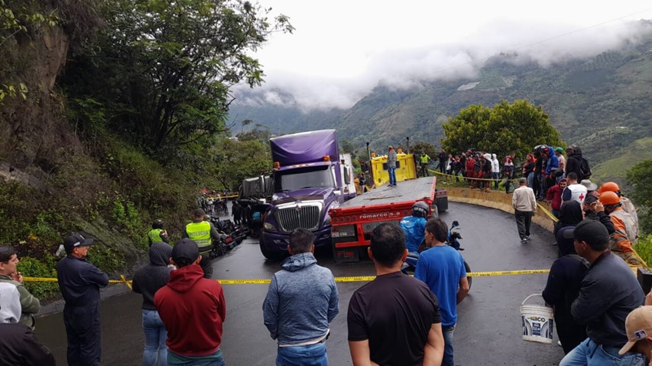 Cierre total de la vía La Línea por accidente de tránsito