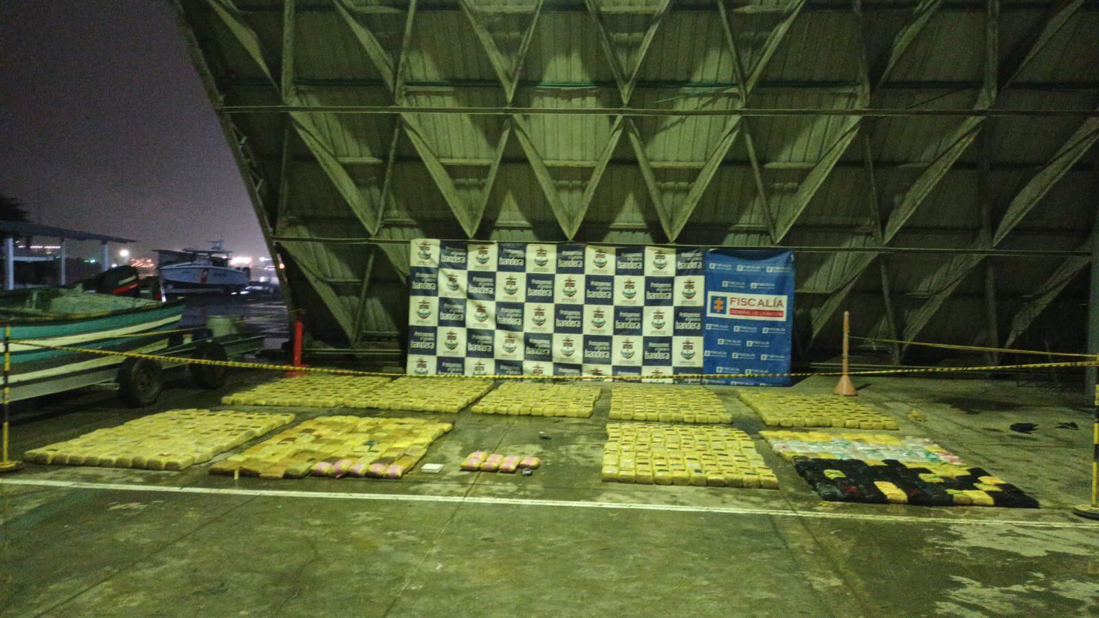 La Armada de Colombia incautó en aguas del Pacífico 1.543 kilos de estupefacientes.