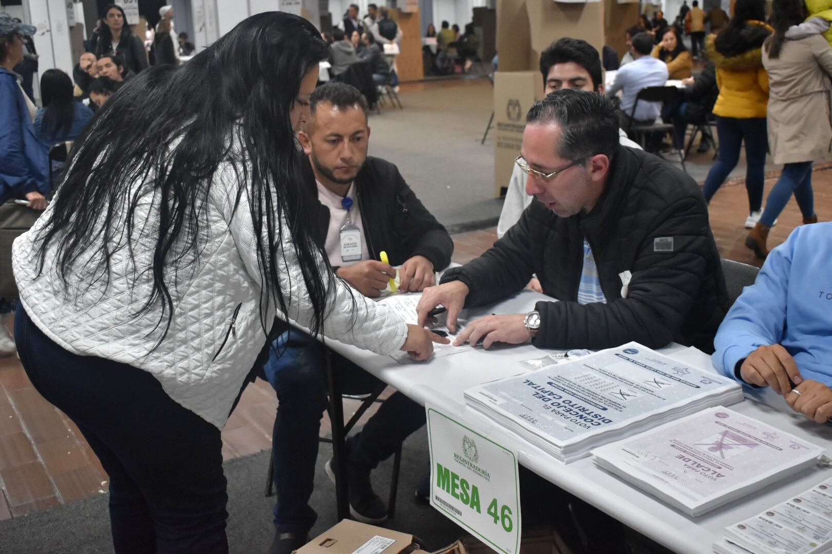 Conteo de Votos en corferias, escrutinio, mesas de votación