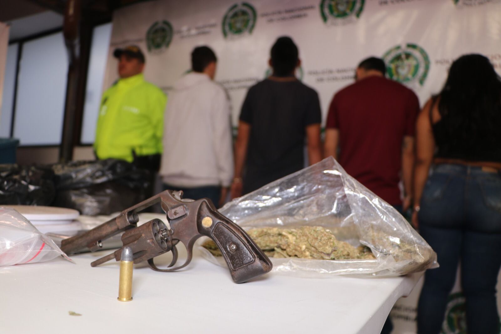 Durante el allanamiento se incautó un revólver calibre 32.