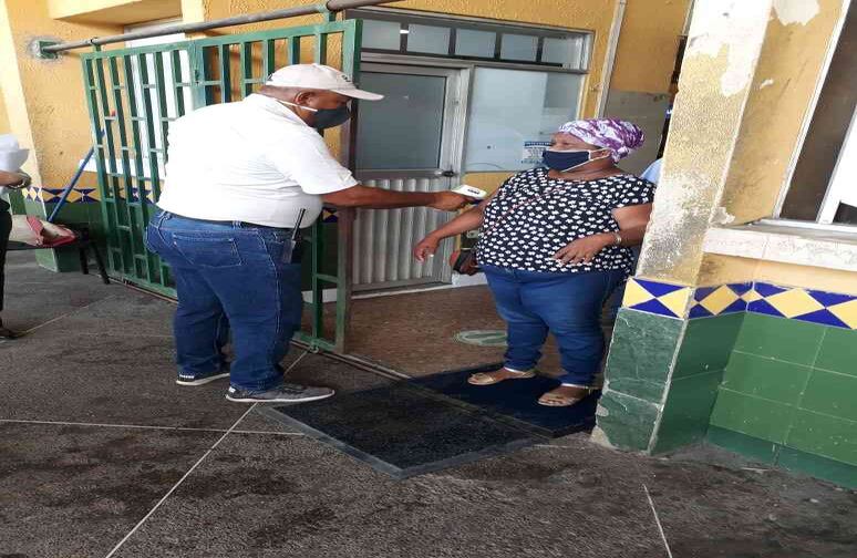 Terminal de Cartagena. Los ciudadanos están prestos a colaborar con los controles sobre temperatura, aunque eso los demore un poco más. Foto: Mintransporte