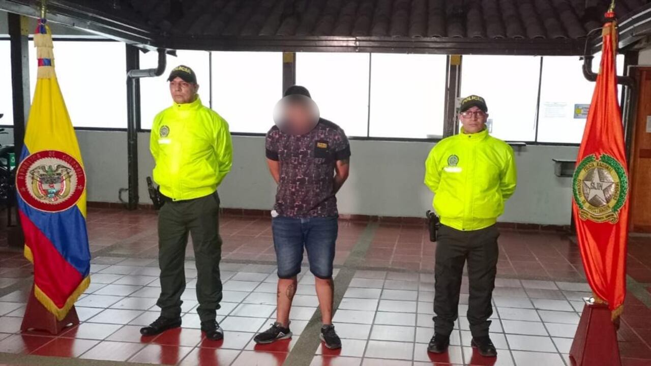 Tras cometer el hurto, esta persona al parecer extorsionaba a sus víctimas.