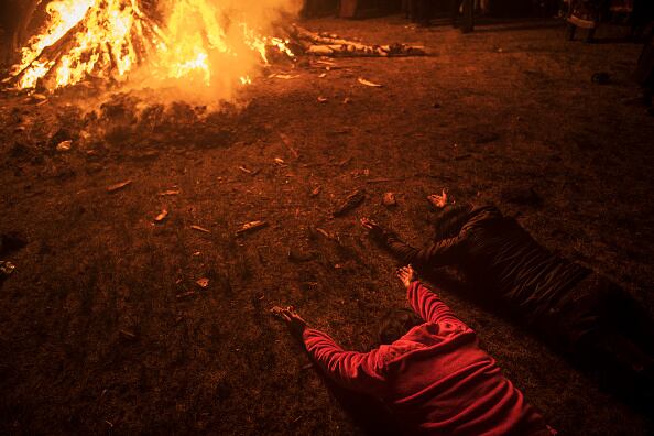 Las autoridades de Estados Unidos investigan el caso de una mujer que murió tras participar en una sesión con un chamán al que acudió para que le ayudara a calmar la depresión postparto. (Photo by Kevin Frayer/Getty Images)o.