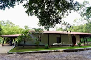 Está ubicado en la vía entre Bucaramanga y Matanza.