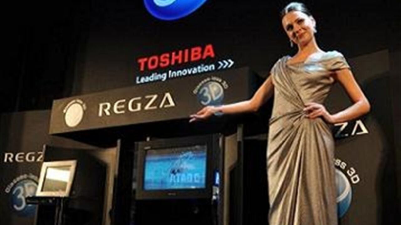 Toshiba se convirtió en pionera en comercializar televisiones 3D sin gafas tras poner a la venta en diciembre en Japón unas pantallas de 12 y 20 pulgadas capaces de proyectar imágenes estereoscópicas que se contemplan a simple vista.