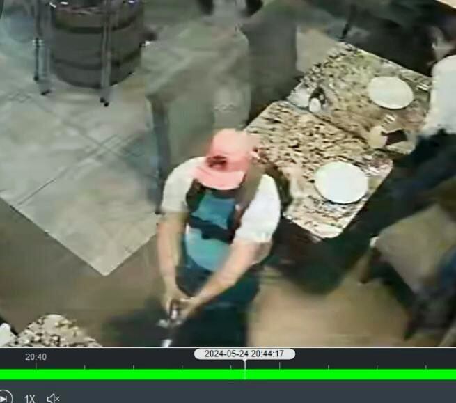 Las autoridades realizan las primeras investigaciones del hecho.