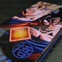 El smartphone cuenta un fondo de pantalla de Dragon Ball y una animación especial que aparece cuando se carga el equipo.