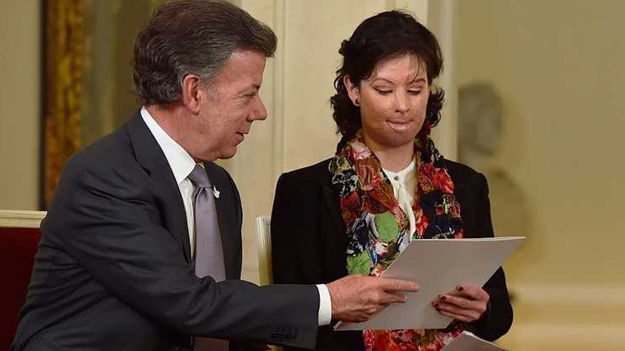 El presidente Juan Manuel Santos promulgó este lunes la Ley 1773 del 6 de enero del 2016, que aumenta las penas por ataques con agentes químicos, ácido o sustancias similares.