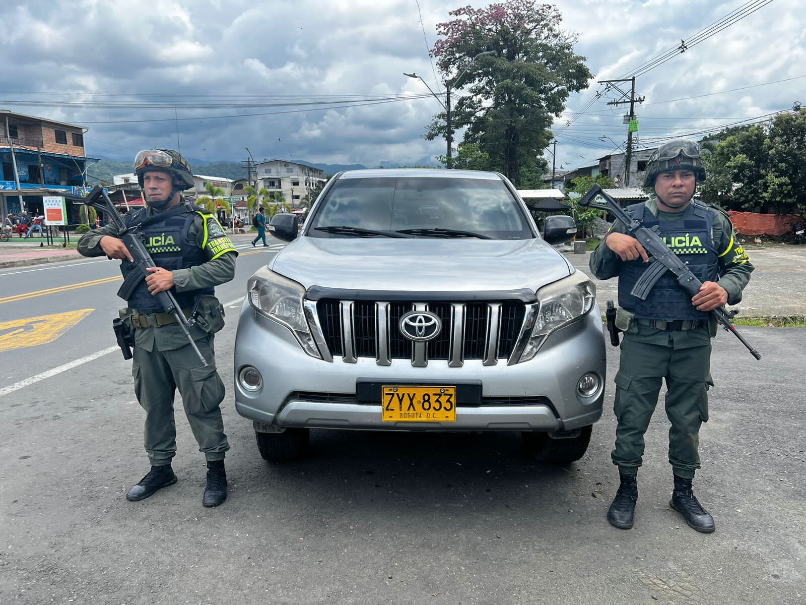 Escolta y protegido de la UNP fueron capturados. Ahora usaron camioneta oficial para llevar propaganda del Clan del Golfo