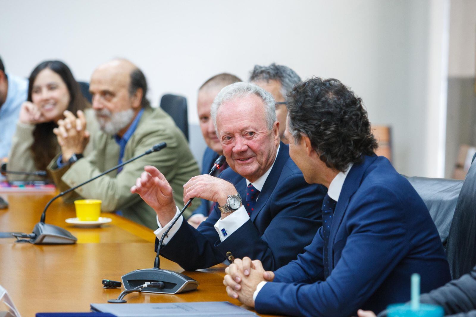 Arturo Calle en reconocimiento en la Alcaldía de Medellín.