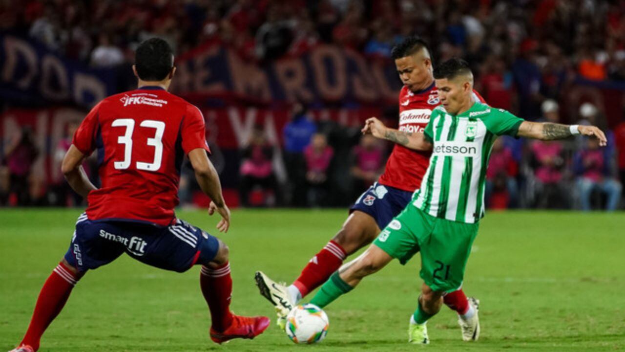 Intenso duelo en el Atanasio.