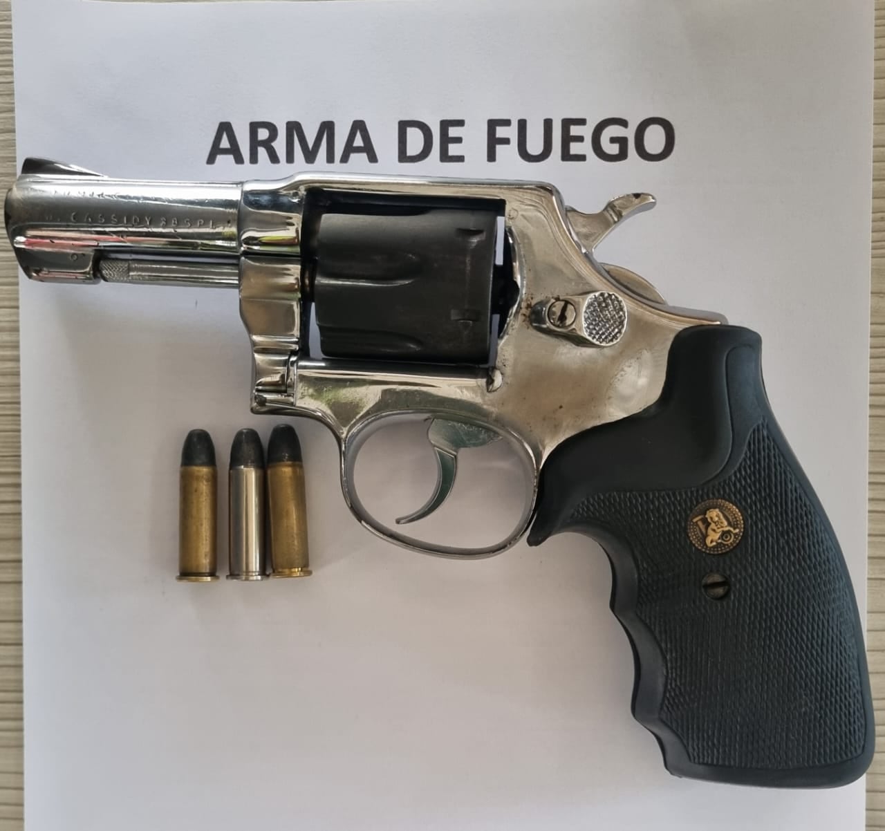 Pistola incautada a alias Andresito