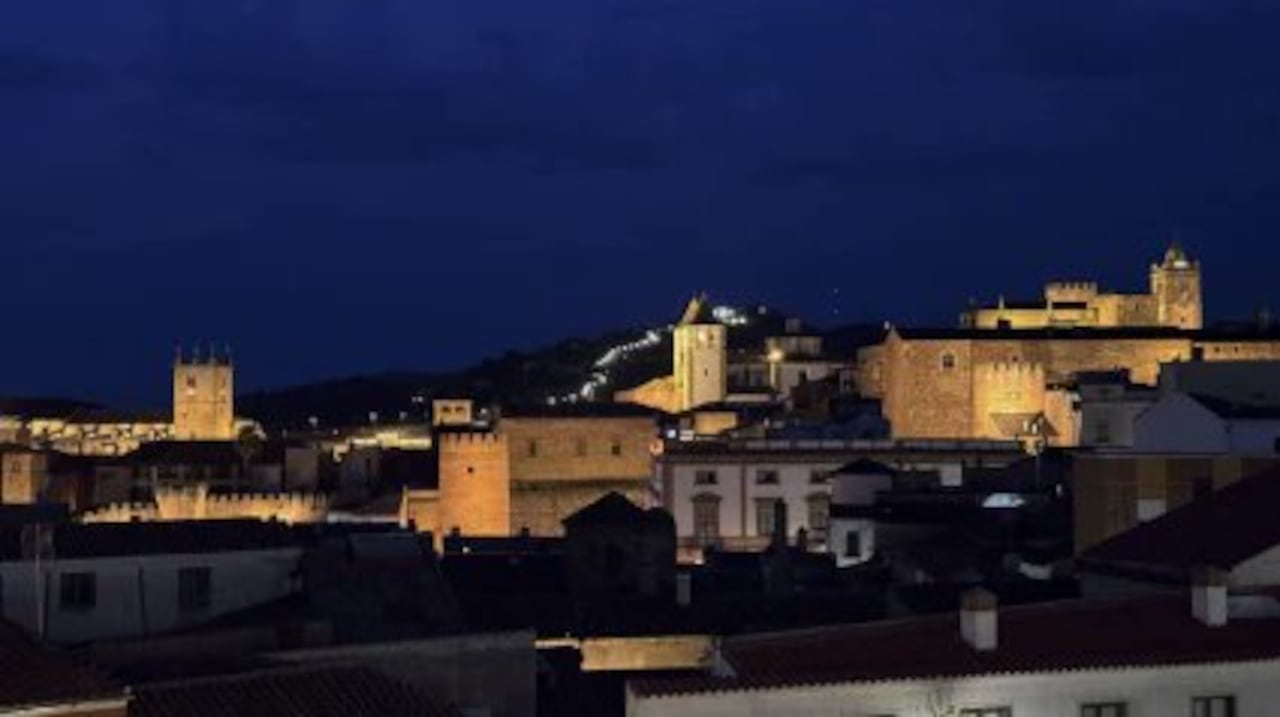 España enfrenta un apagón masivo que paraliza servicios esenciales en todo el país.