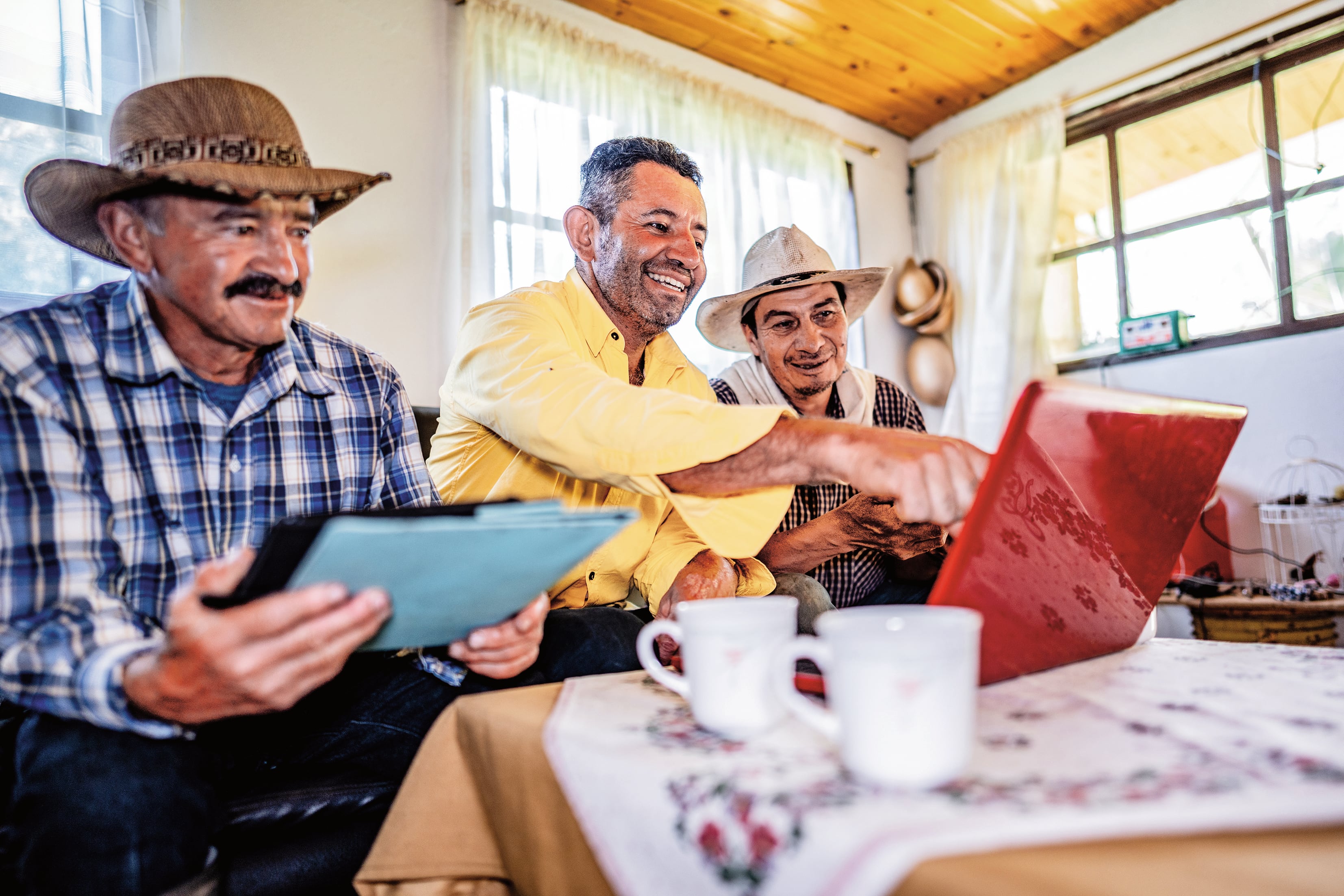 Cuando los campesinos acceden a internet y a herramientas digitales, empiezan a cambiar la vida en sus regiones.