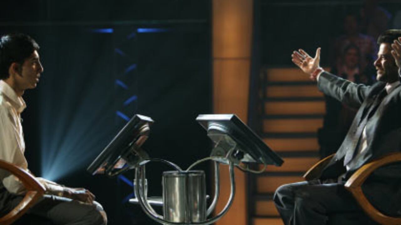 Jamal Malik (Dev Patel), un sobreviviente de las barriadas, está a punto de ganar el premio mayor de la versión india de ¿Quién quiere ser millonario?