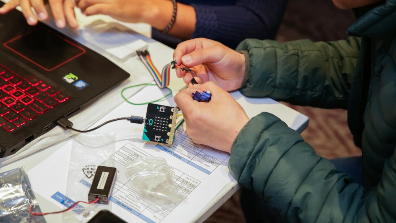 Este año se capacitarán 8.500 profesores de todo el país para que enseñen, entre otros temas, los principios básicos de la programación.
