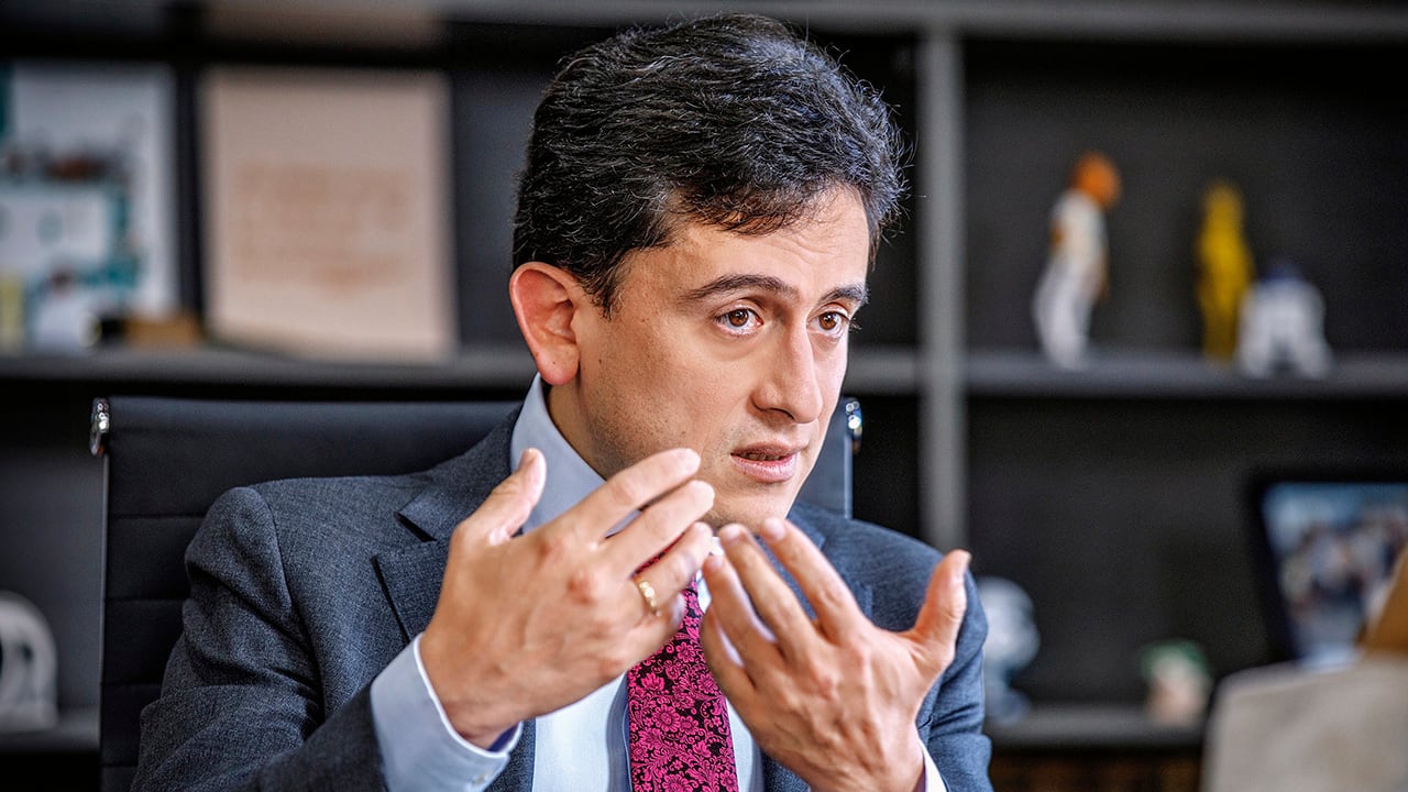 El exdirector de la Dian Luis Carlos Reyes habría sido el primero en denunciar la compra de congresistas, así se reconoce en los chats. También se documentan reuniones con congresistas de la Comisión de Crédito Público que están siendo investigados por el saqueo a la UNGRD.