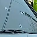 El conductor del vehículo terminó herido en uno de sus hombros