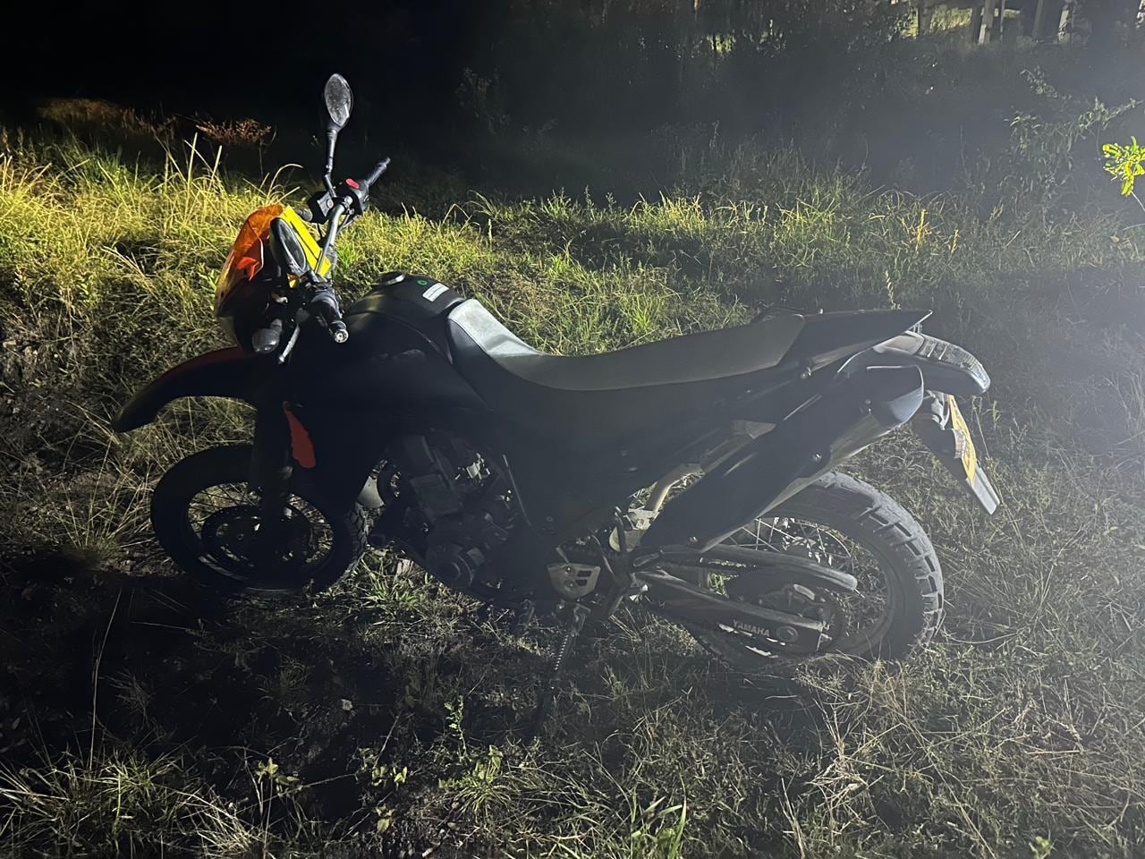 Esta es la moto que usaron para intentar ejecutar este ataque contra la fuerza pública.