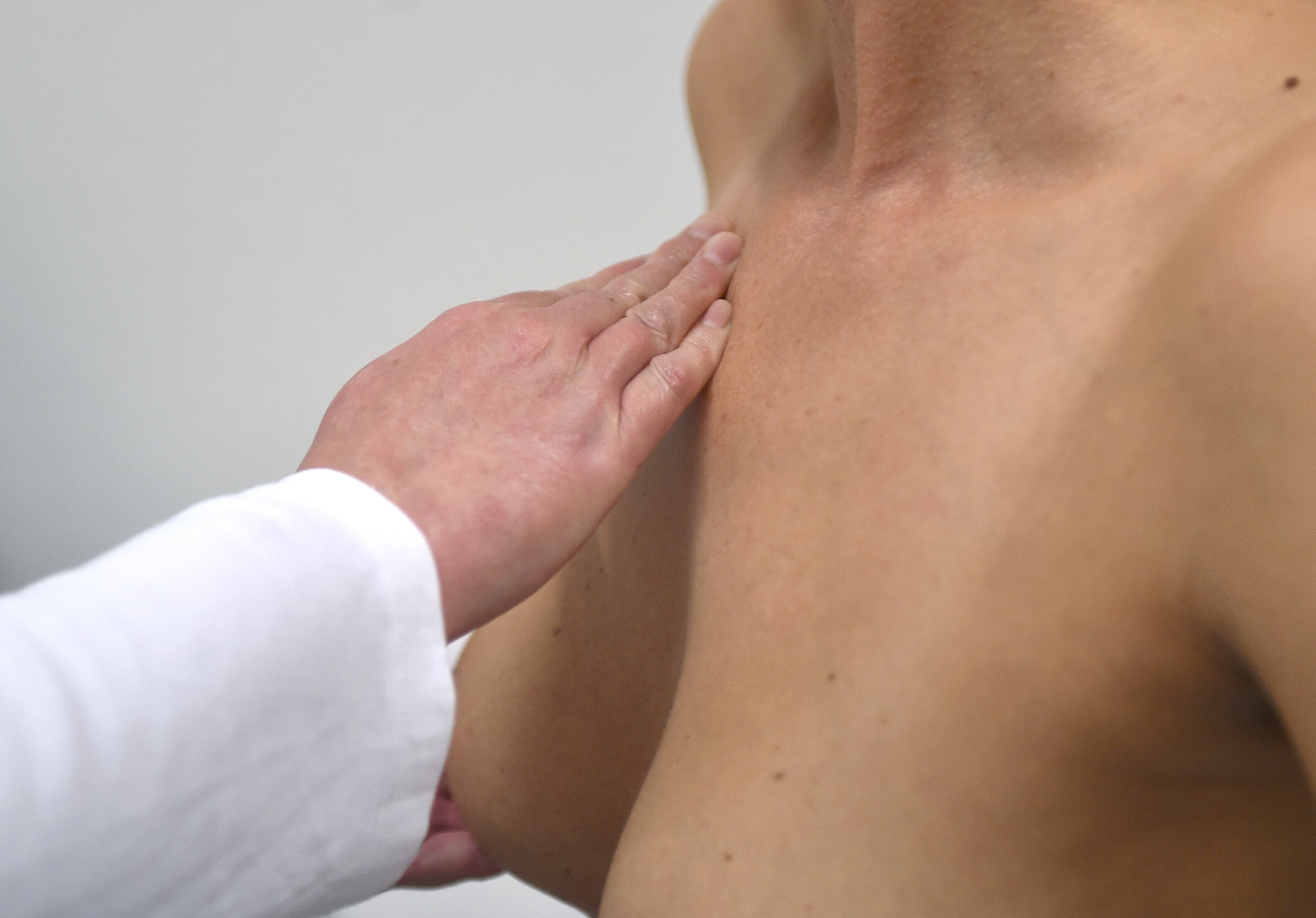 La mujer recurrió al centro de salud en su país pero le negaron la cirugía