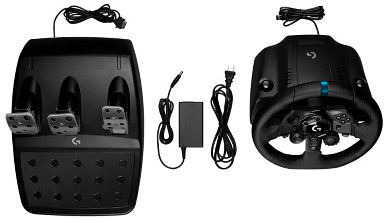 Volante y pedales para jugar videojuegos de carreras de autos.