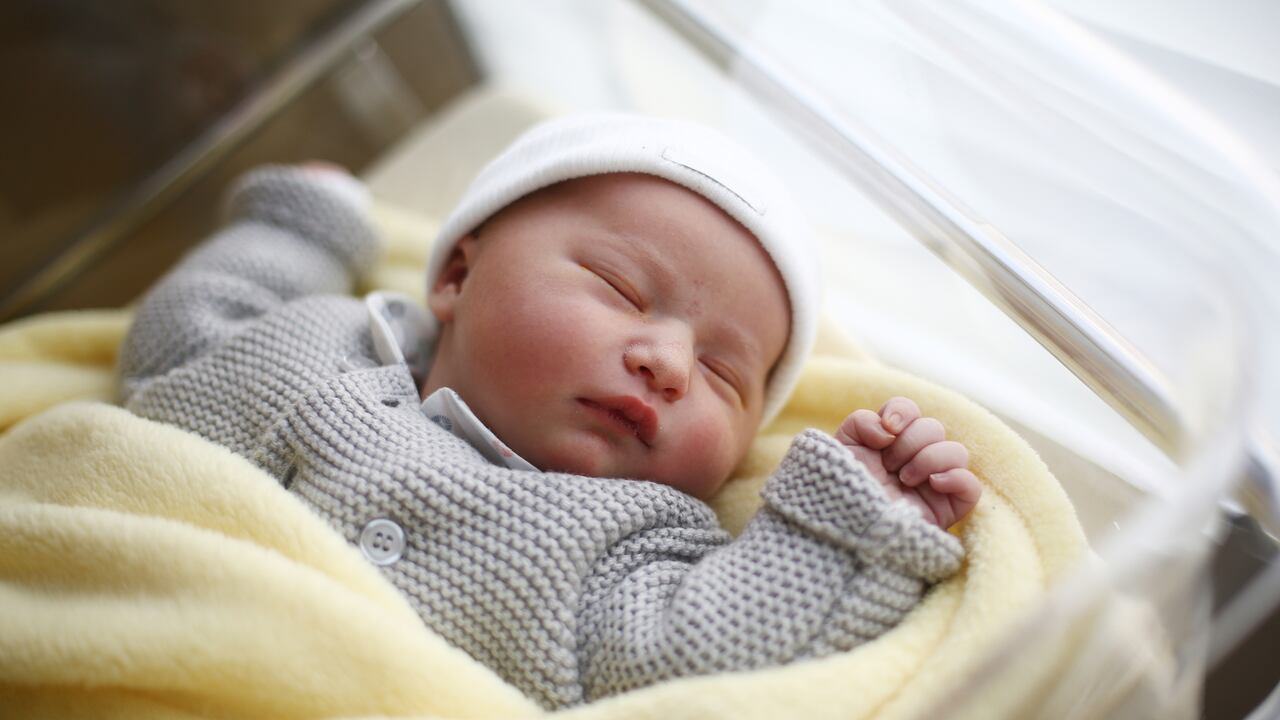 bebé, recién nacido, parto, familia, mamá, papá, madre, padre