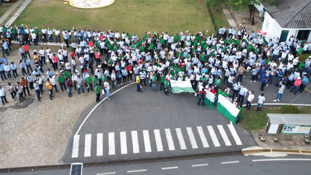Tres compañías mineras del Bajo Cauca antioqueño cesaron actividades por paro; el orden público se salió de control.