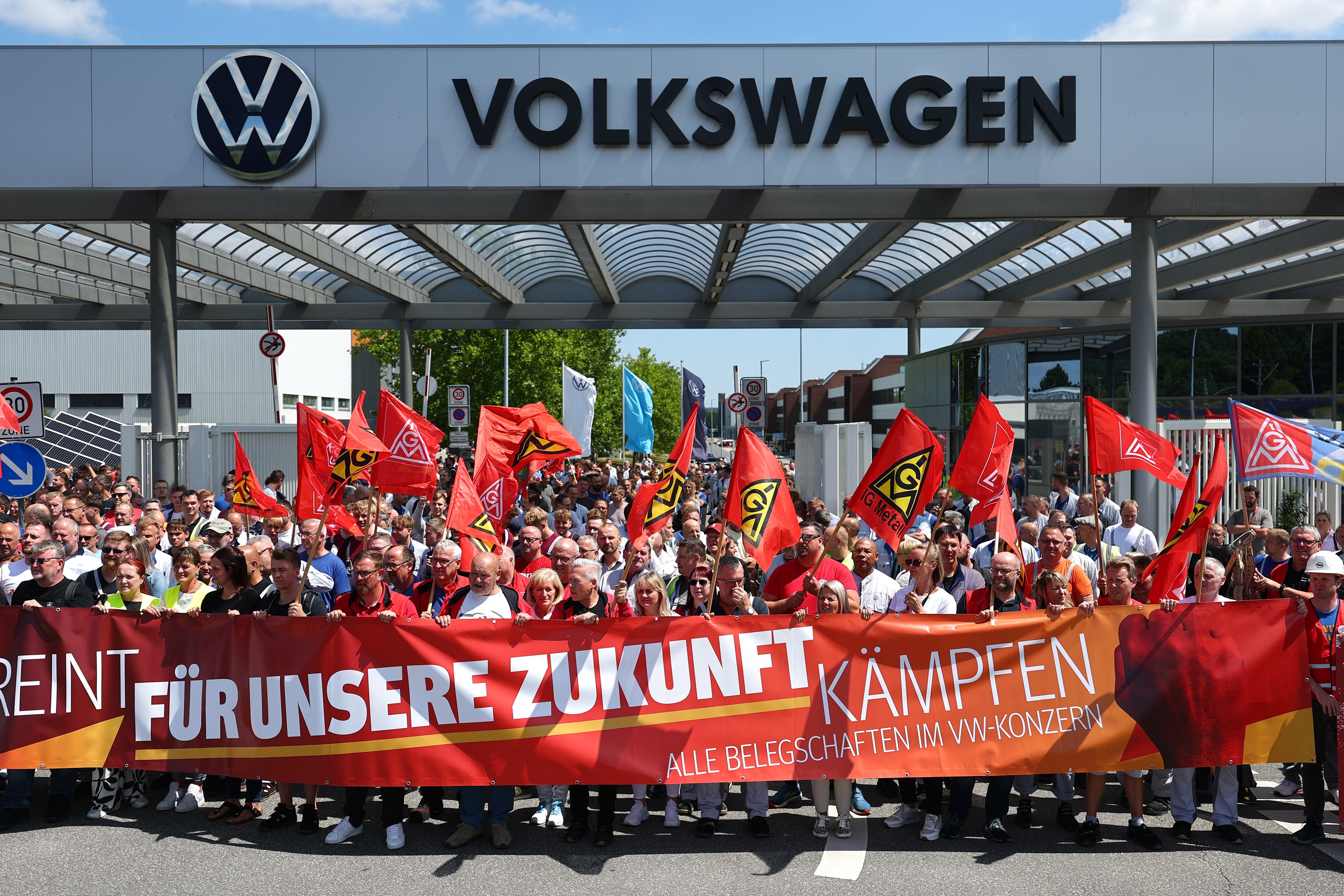 Volkswagen anuncia recortes de sus modelos tras caída de ventas