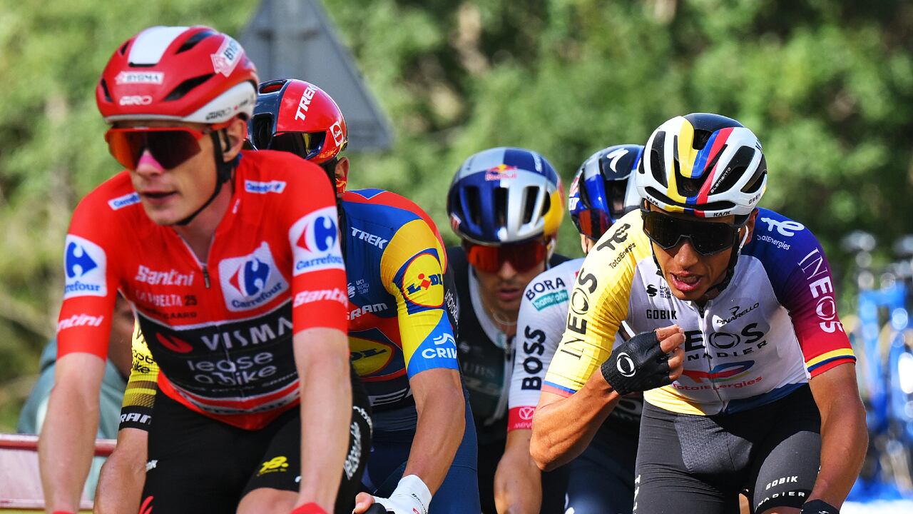 Jonas Vingegaard y Egan Bernal en la disputa de la etapa 11