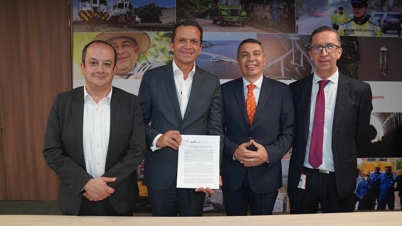 Firma del convenio de transporte público entre Bogotá y Soacha.