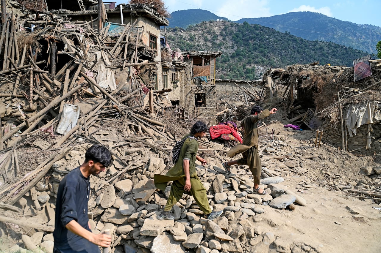 Derrumbes que dejó el terrible terremoto de Afganistán